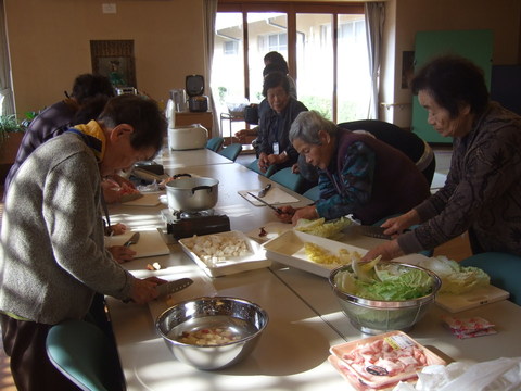 調理している写真